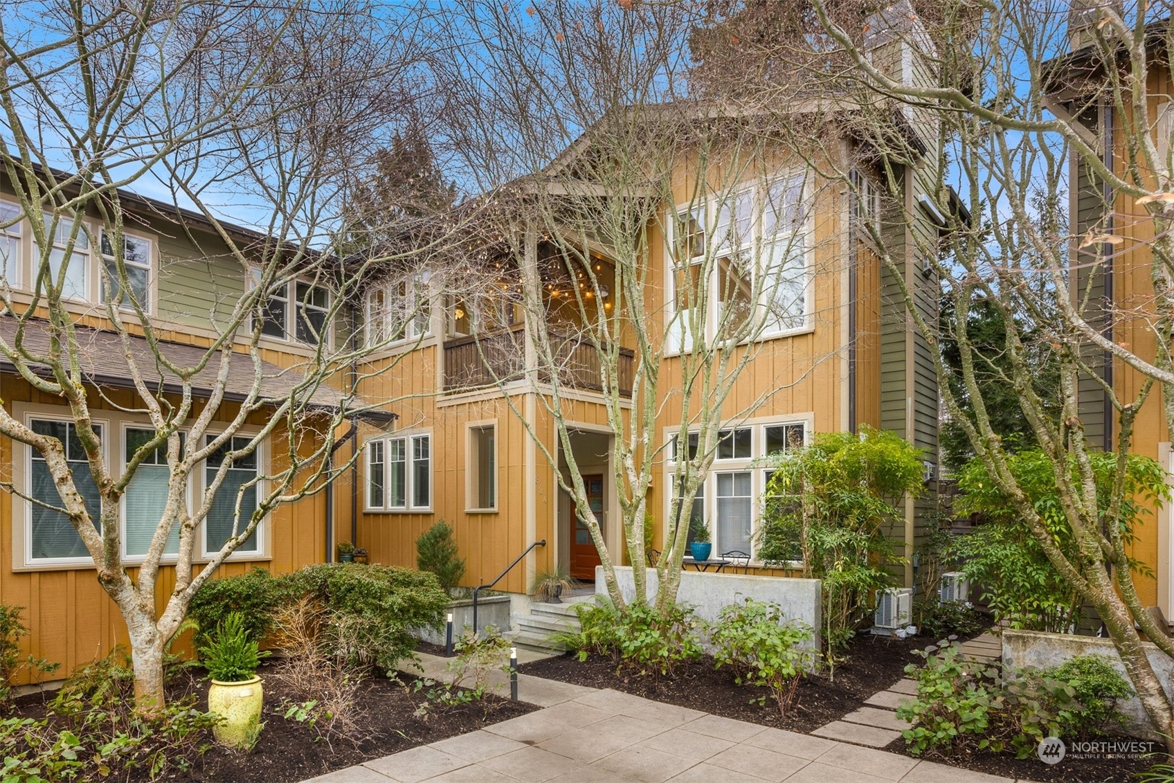 Property Photo:  828  Madison Avenue N 4  WA 98110 