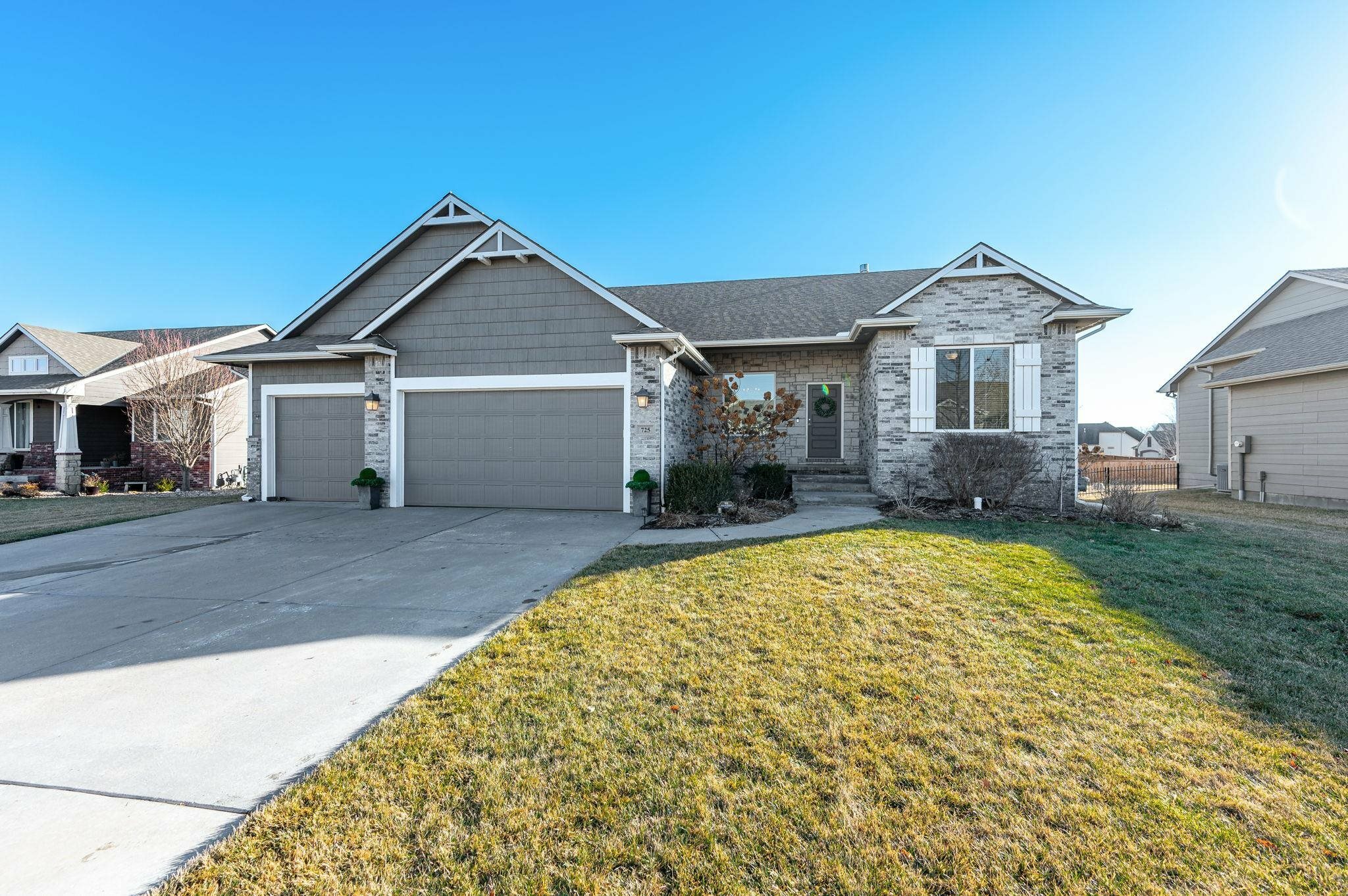 Property Photo:  725 W Candlestar Court  KS 67002 