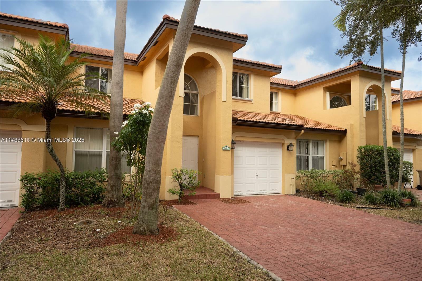 Property Photo:  13973 N Forest Oak Cir  FL 33325 