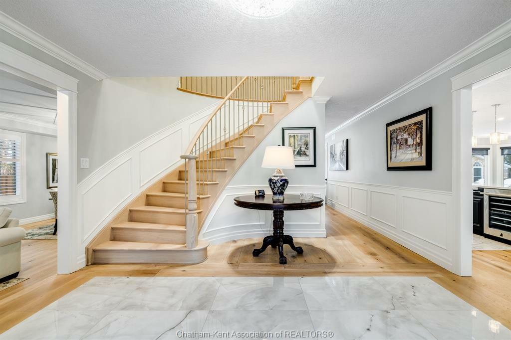 Photo de la propriété:  877 Charing Cross Road  ON N7M 5H3 