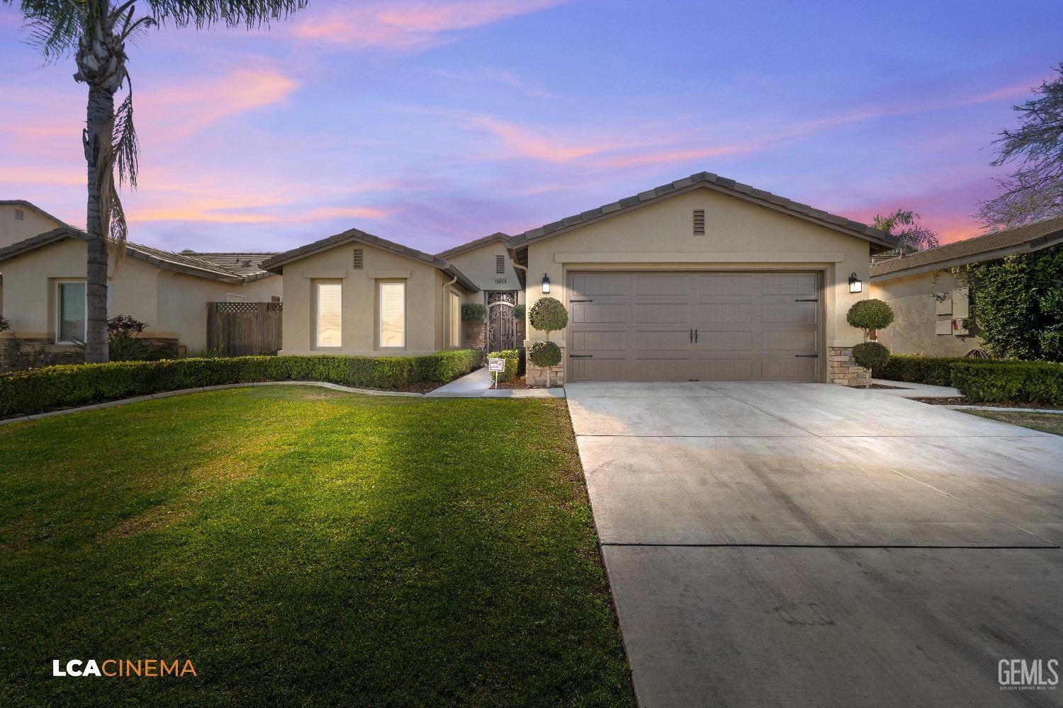 Property Photo: 11601 Walderi Street CA 93311