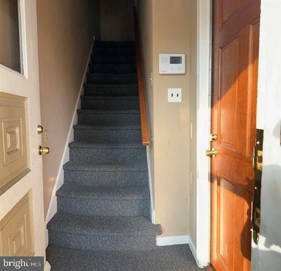 Property Photo:  203 Robbins Street Second Floor Unit 2  PA 19111 