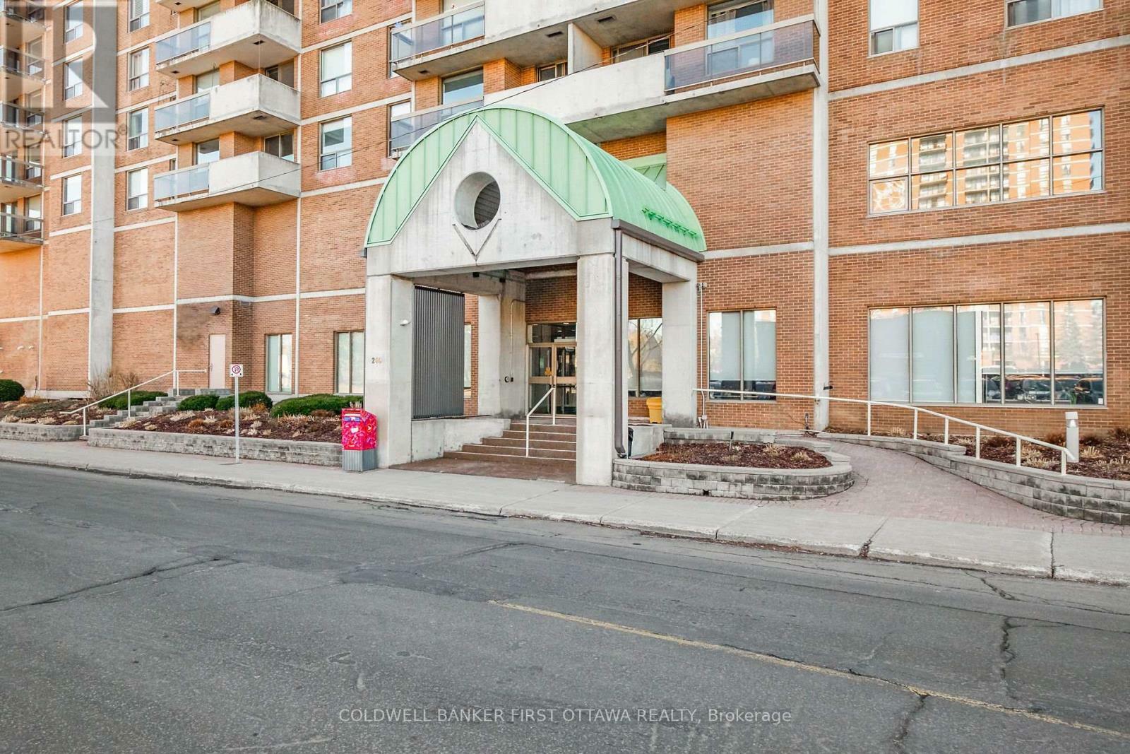 Photo de la propriété:  200 Lafontaine Avenue 305  ON K1L 8K8 