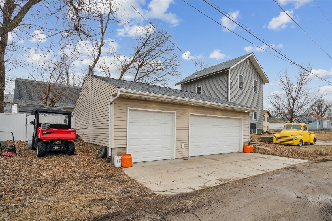 Property Photo:  519 30th Street NE  IA 52402 