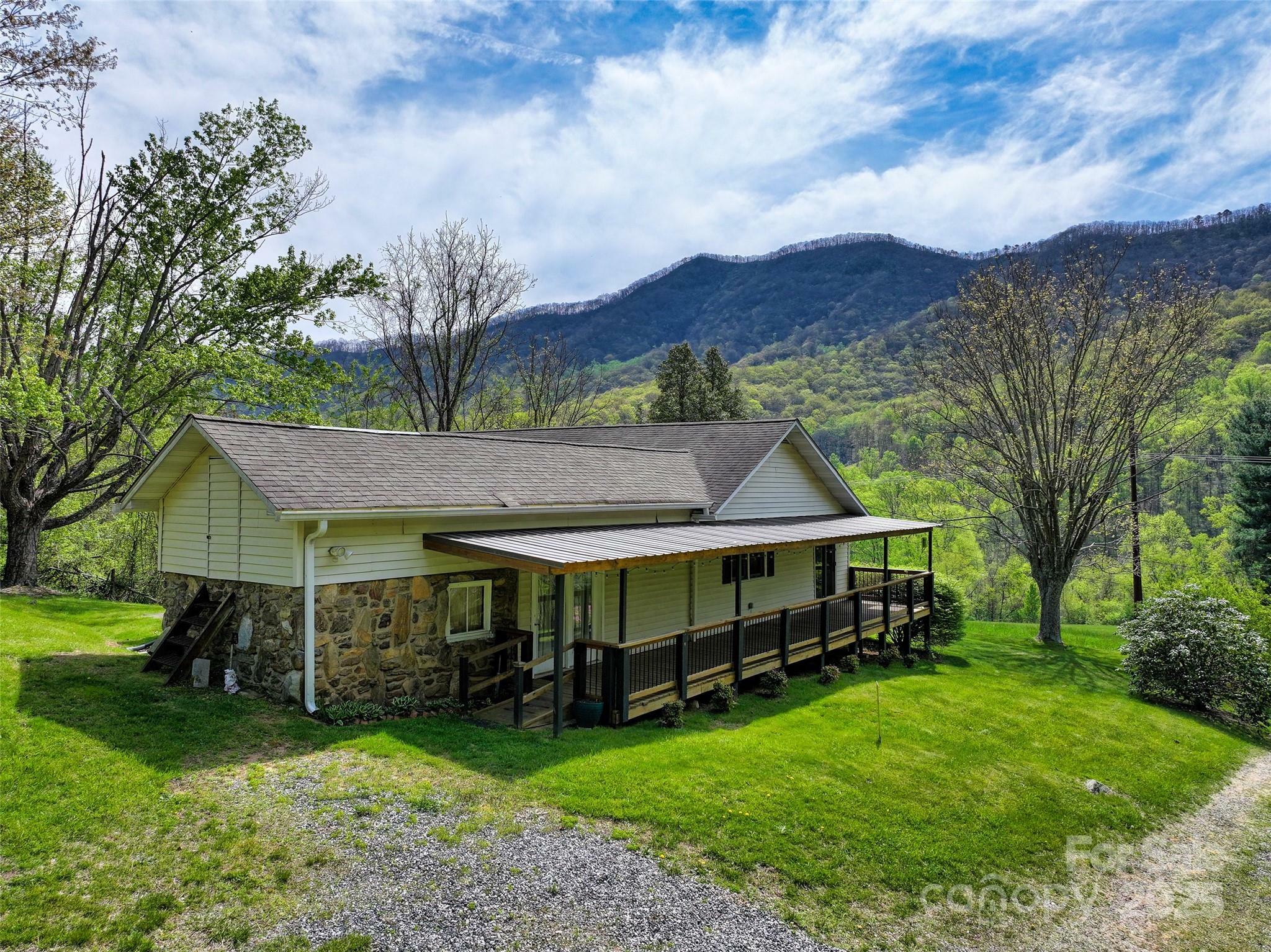 Property Photo: 1567 Newfound Road NC 28748