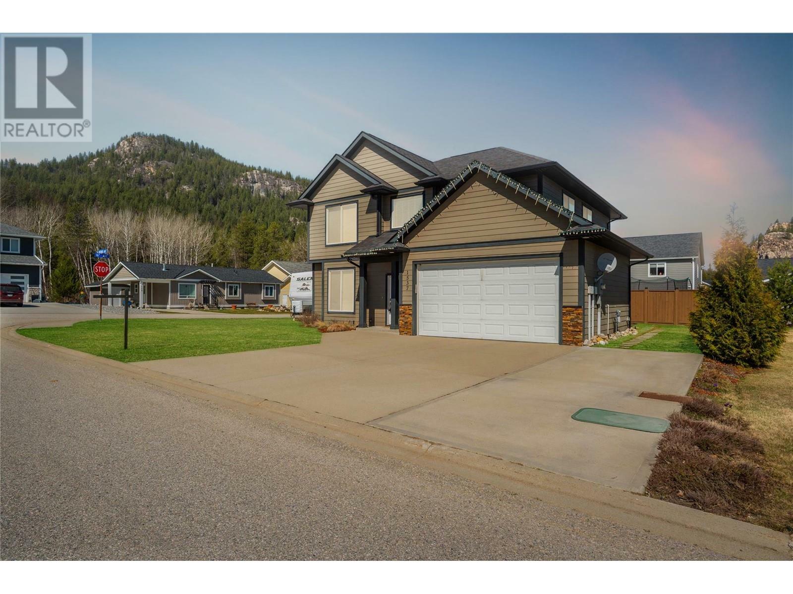 Photo de la propriété: 1537 Rosewood Lane BC V1N 4X7
