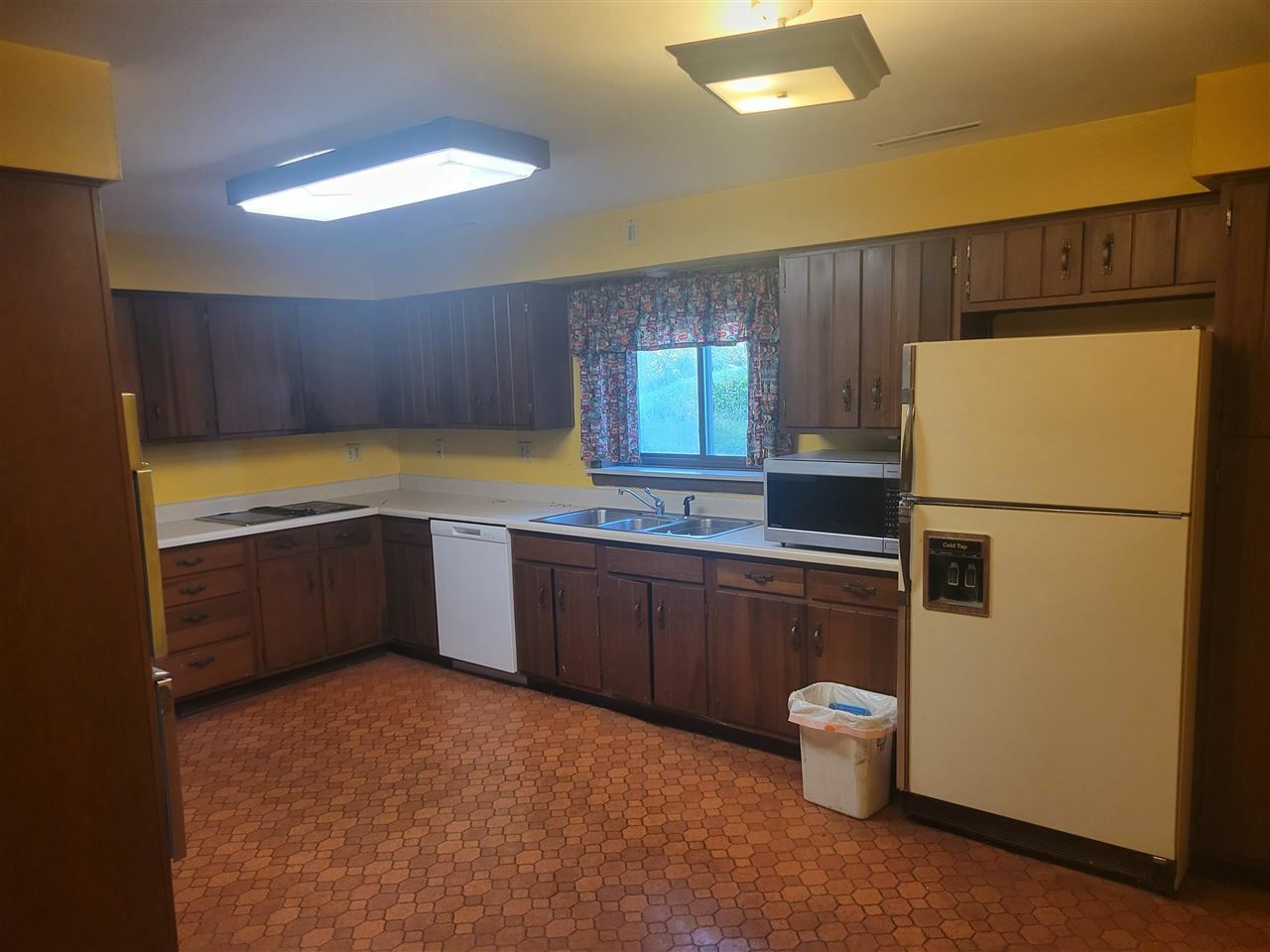 Property Photo: 2550 N Liberty Rd NE IA 52317