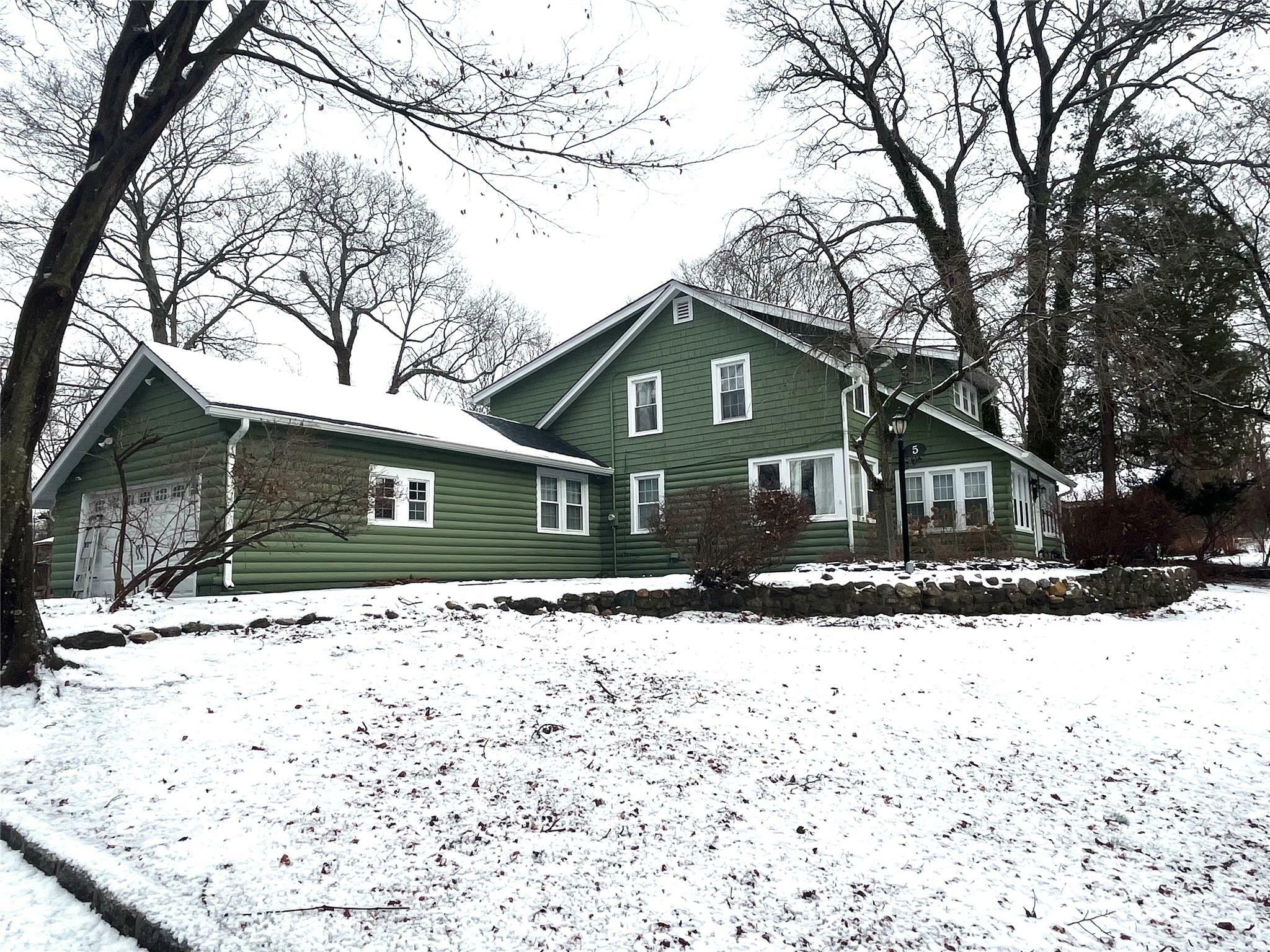 Property Photo:  5 Beverly Drive  NY 11764 