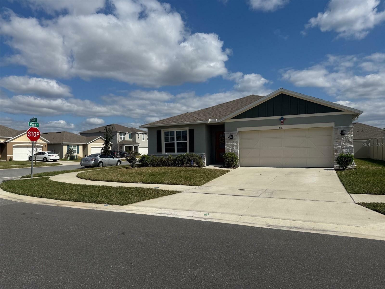 Property Photo: 401 Chayne Place FL 34771