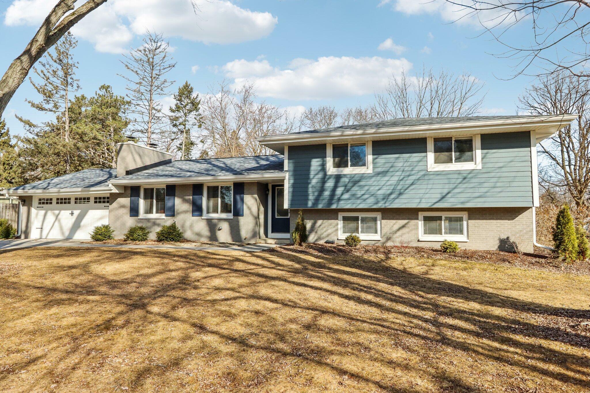 Property Photo:  16200 Onondaga Cir  WI 53005 