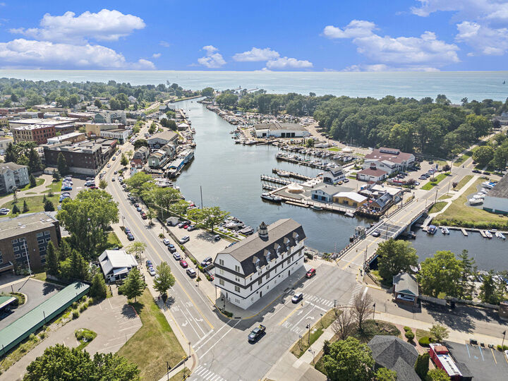 Property Photo:  532 Dyckman Avenue  MI 49090 