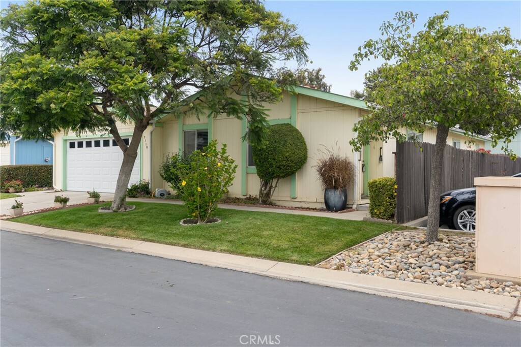 Property Photo:  2120 Via Visalia  CA 93458 