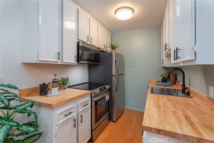 Property Photo:  1735 N Fuller Avenue 425  CA 90046 