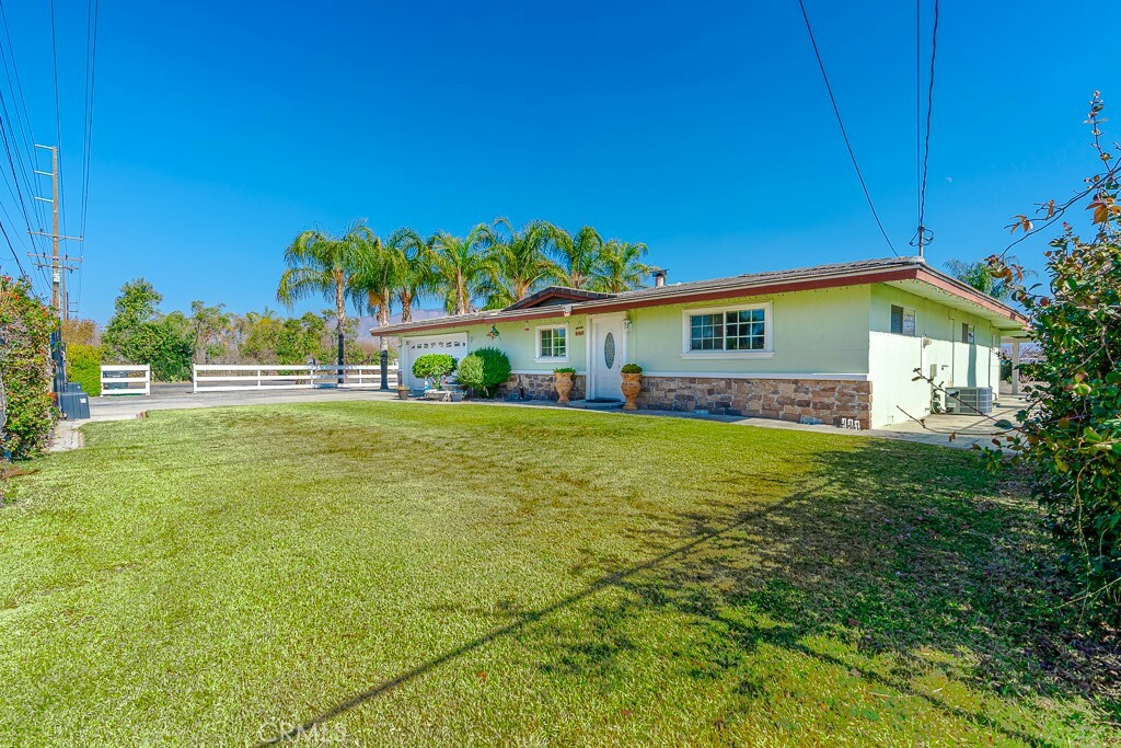 Property Photo:  181 S Lyon Avenue  CA 92582 