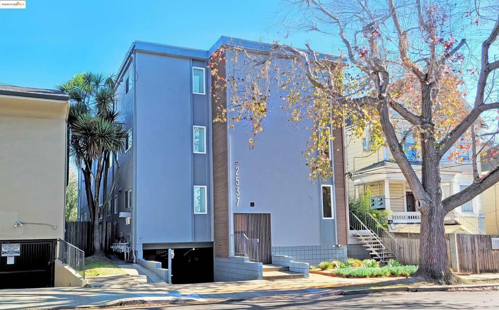 Property Photo: 2537 Ellsworth St CA 94704
