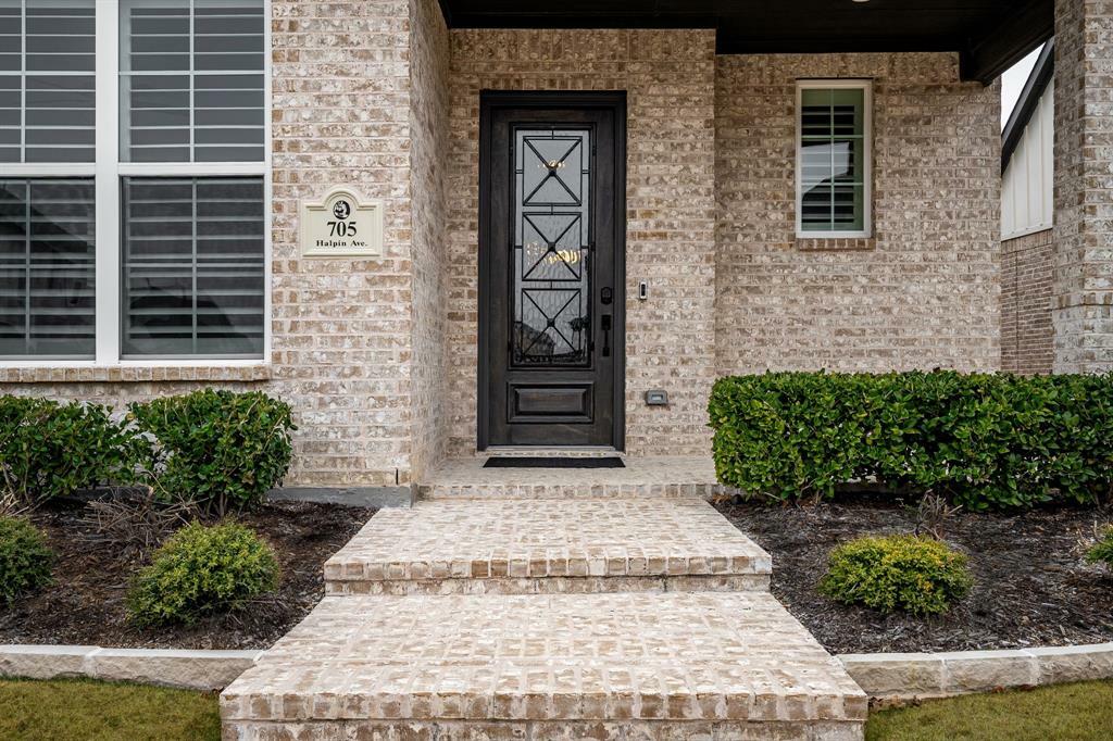 Property Photo:  705 Halpin Avenue  TX 75009 