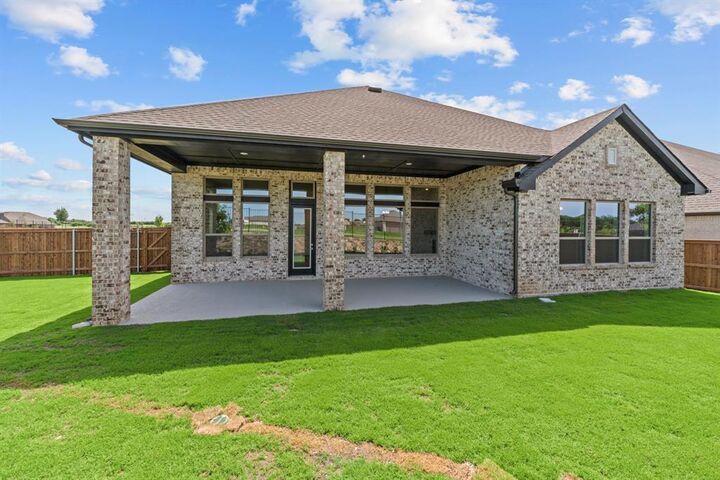 Property Photo: 209 Vineyard Lane TX 76065