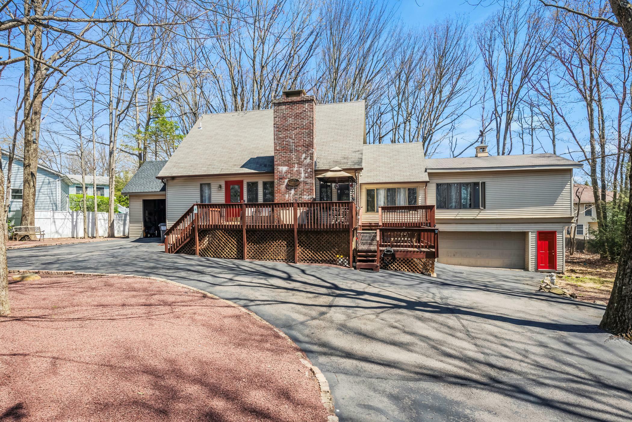 Property Photo: 6 Cobblewood Drive PA 18344