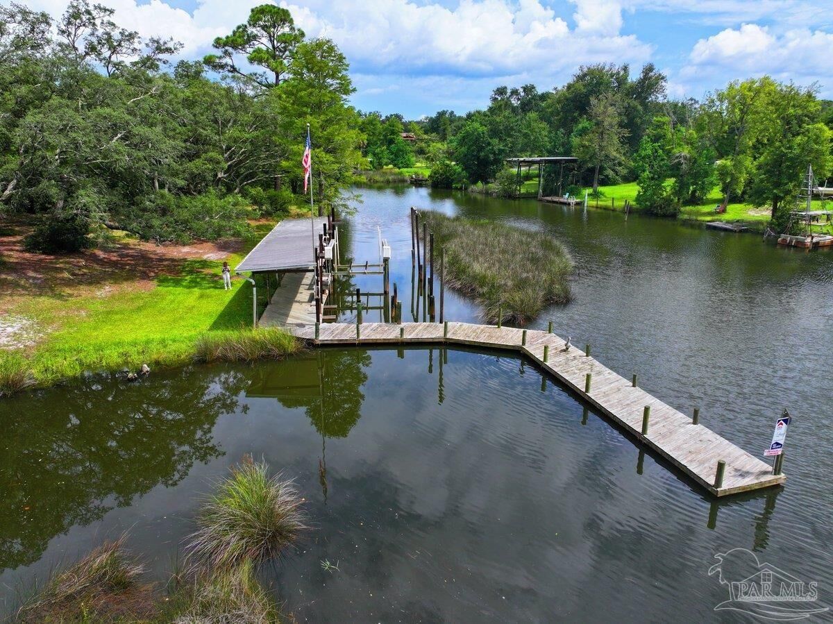Property Photo: 12535 Ophelia Dr FL 32506