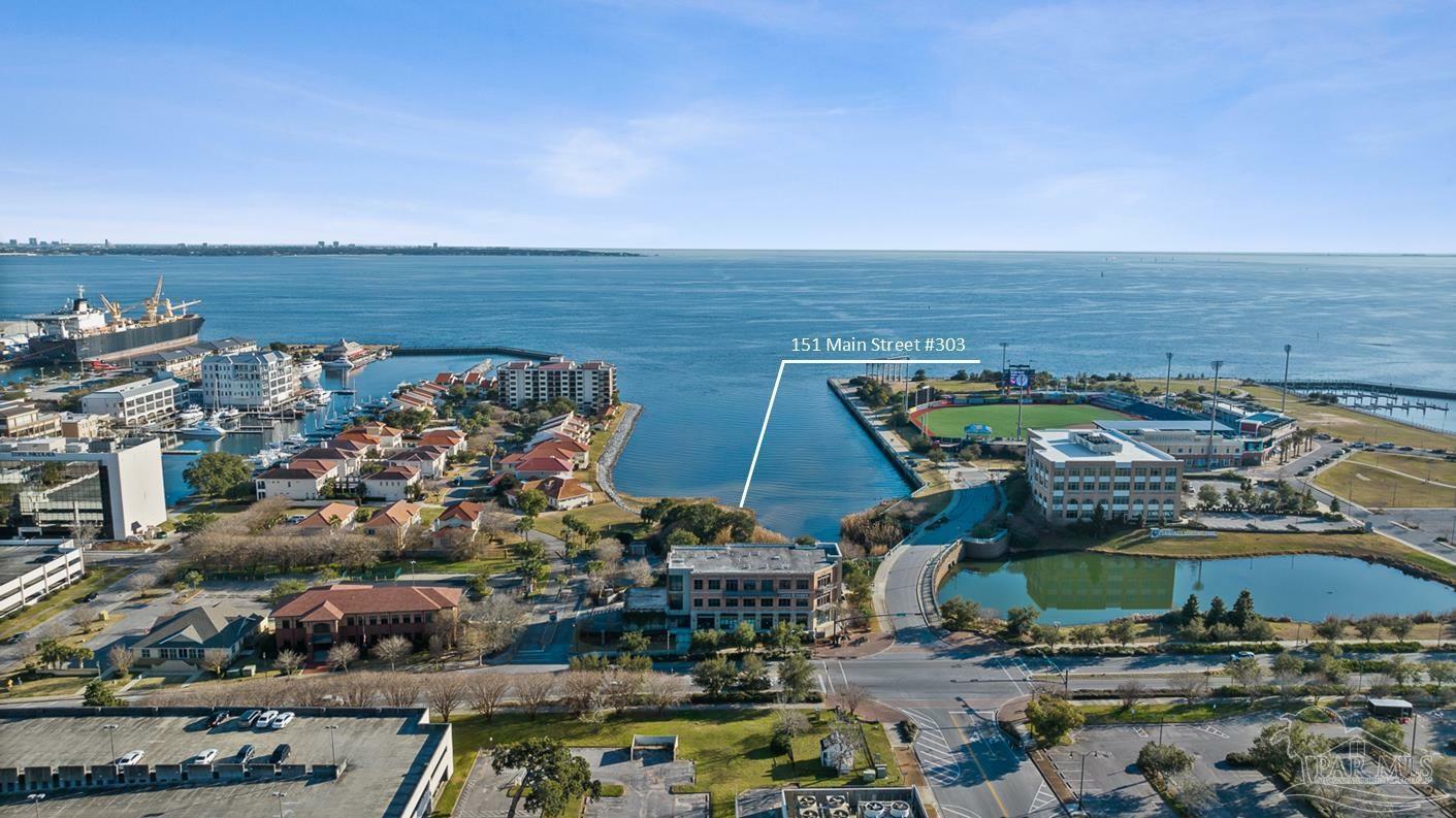 Property Photo: 151 W Main St 303 FL 32502