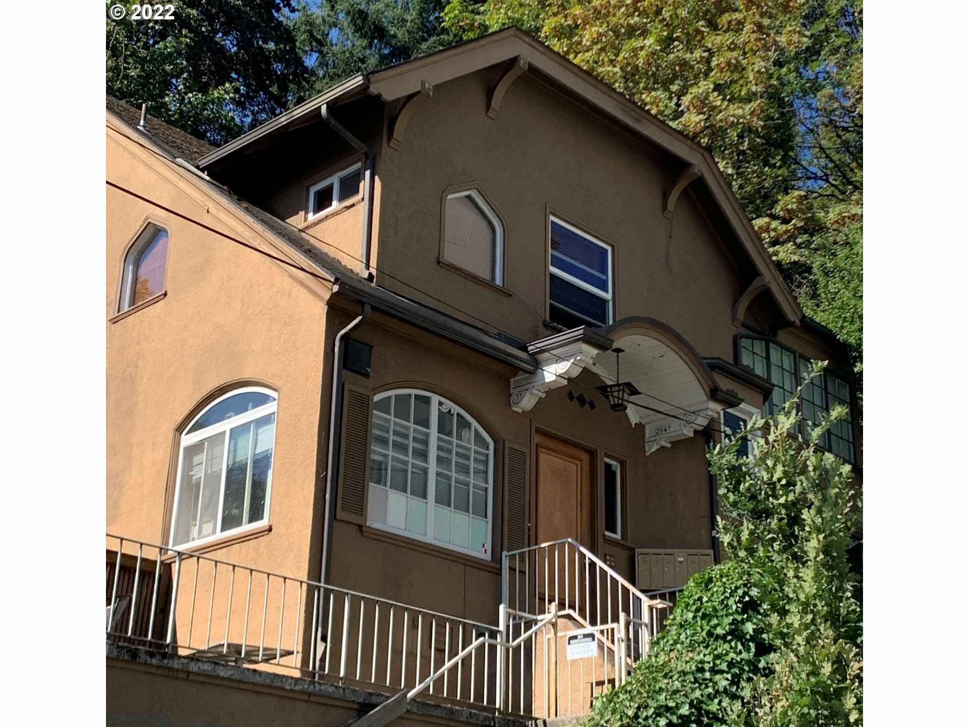 Property Photo:  2047 SW 10th Ave  OR 97201 