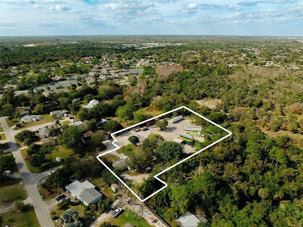 Property Photo:  750 5th Avenue SW  FL 32962 