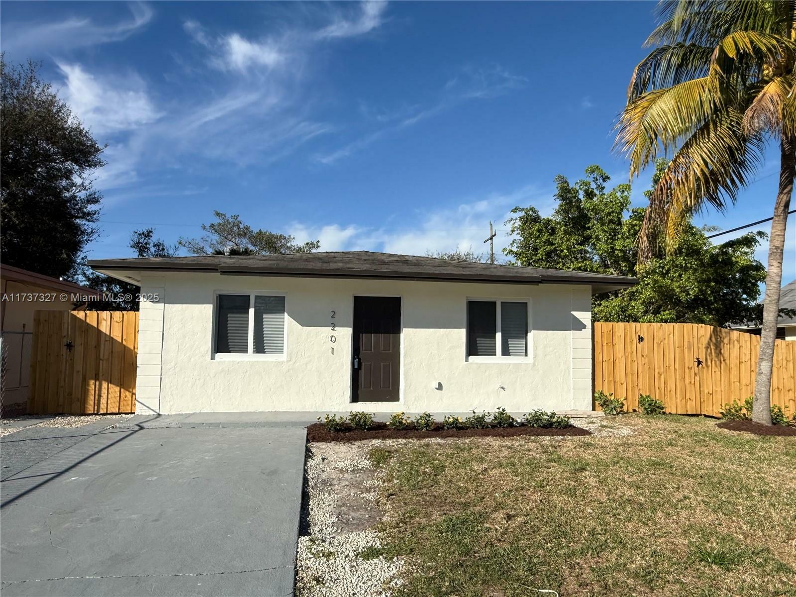 Property Photo:  2201 NW 6th Ct  FL 33311 