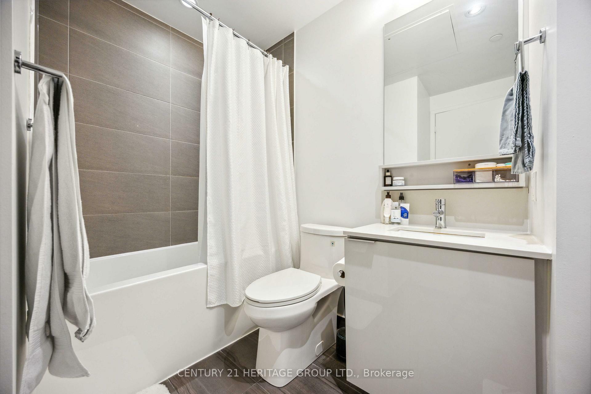 950 Portage Parkway 3310  Vaughan ON L4K 0J7 photo