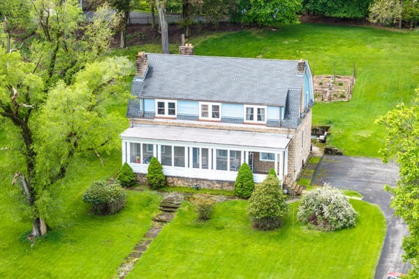Property Photo: 2515 Middle Rd PA 15116