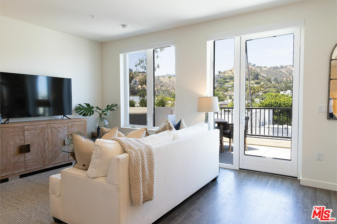 Property Photo: 7566 W Sunset Blvd CA 90046