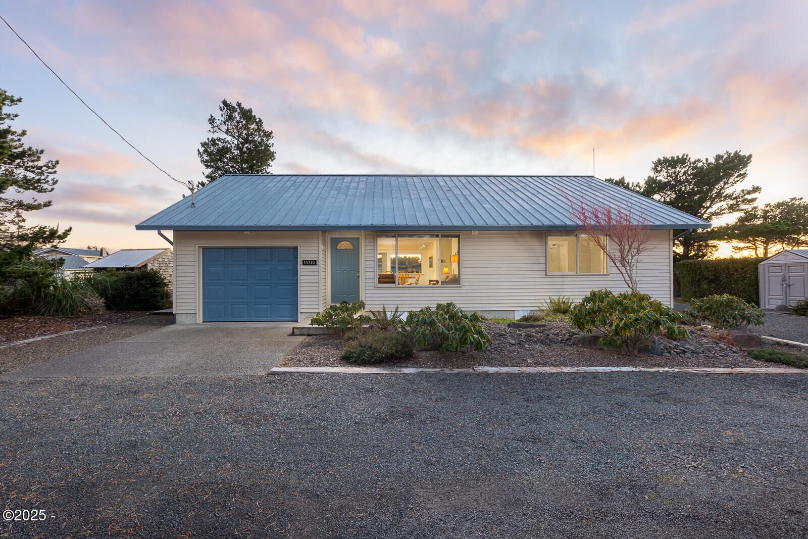 Property Photo:  35710 Cindy Lane  OR 97135 