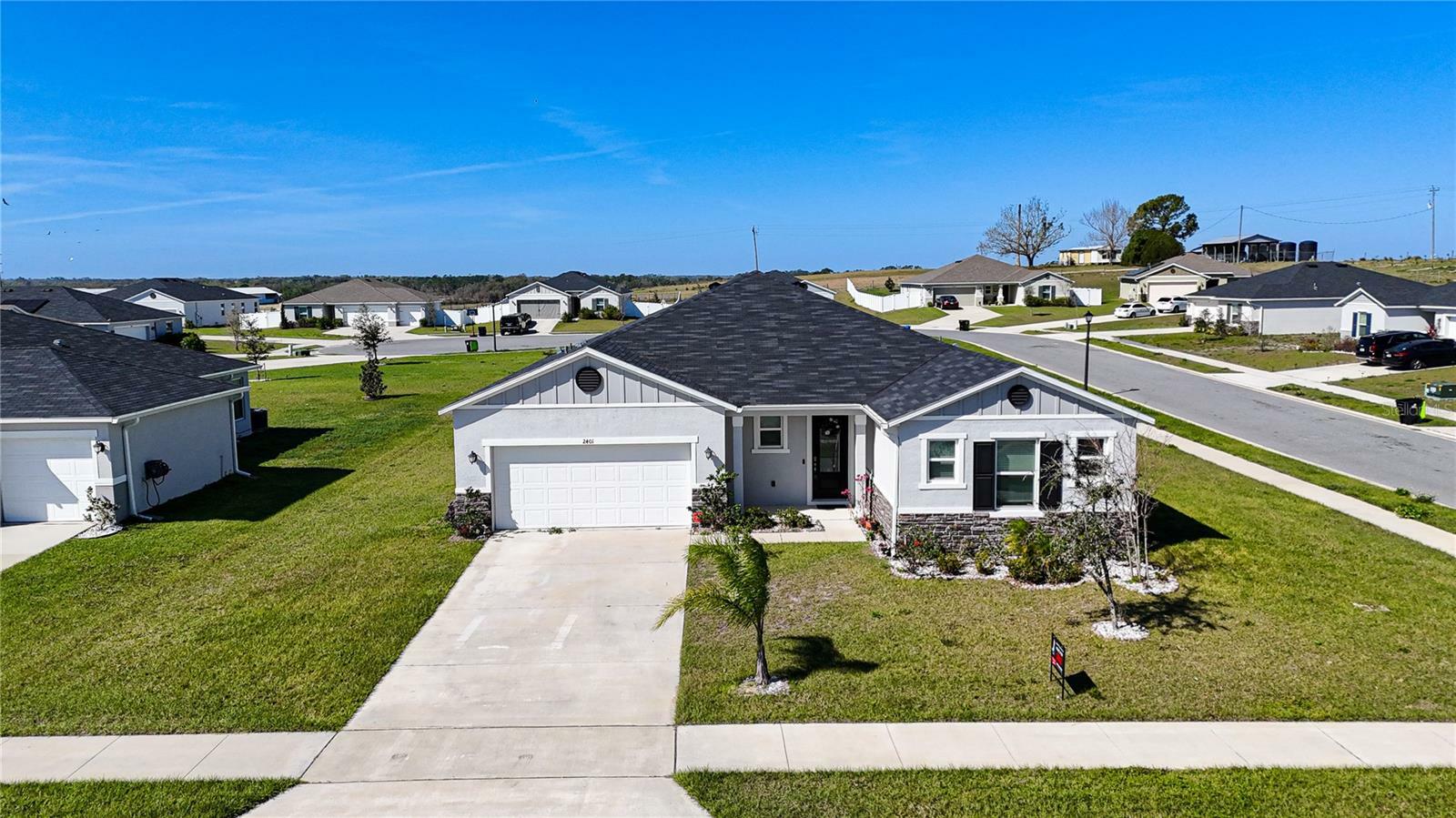 Property Photo: 2401 Begonia Street FL 34753
