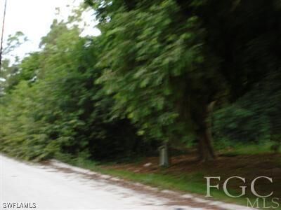 Property Photo:  32 Violet Lane  FL 33946 