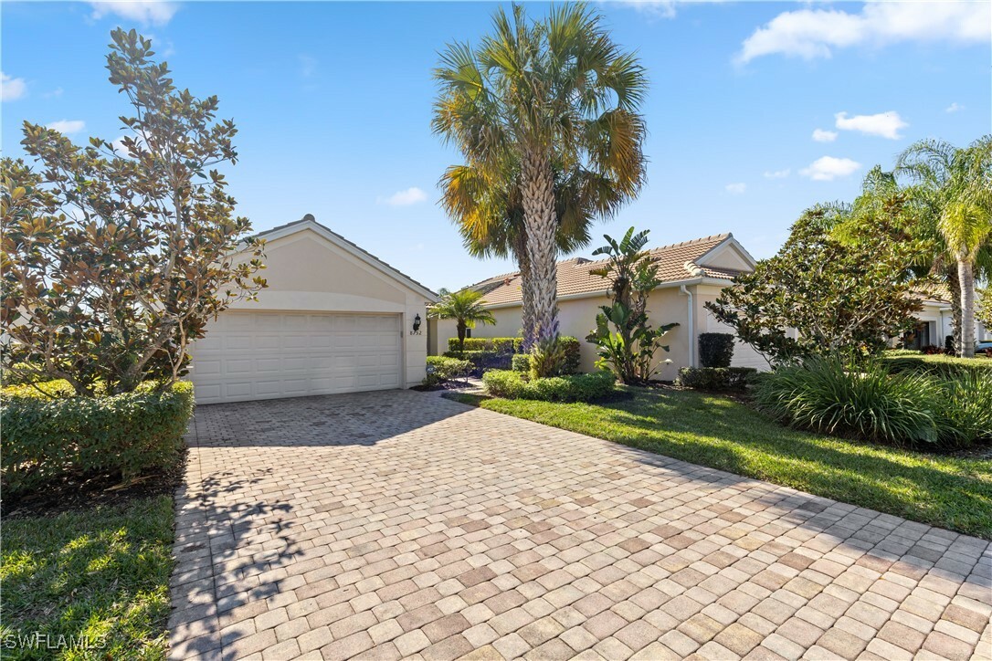 Property Photo:  8752 Querce Court  FL 34114 