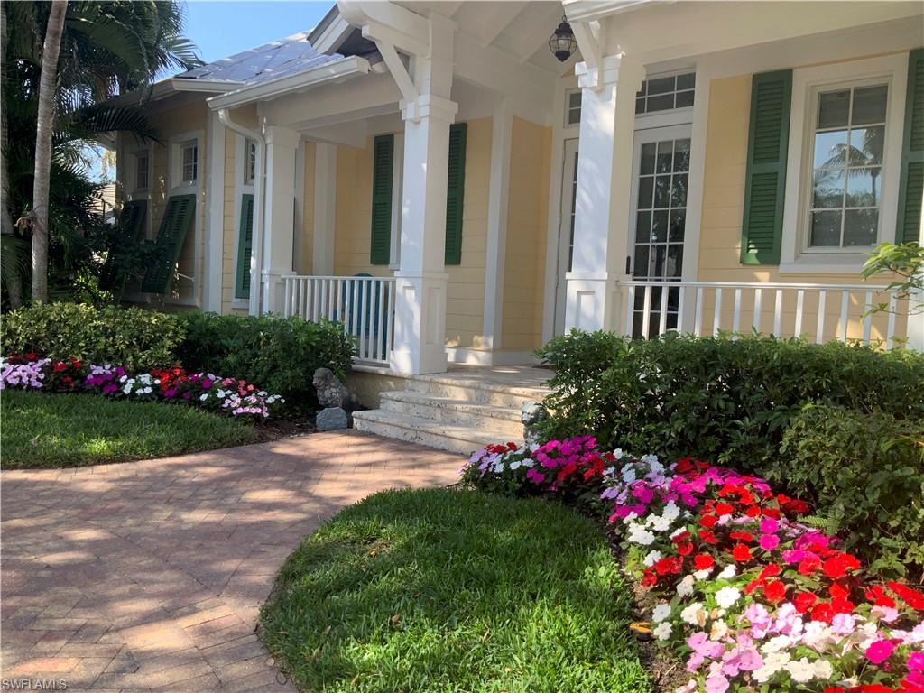 Property Photo: 165 Broad Ave S FL 34102