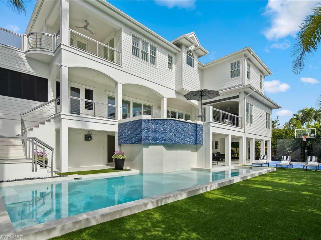 Property Photo: 140 3rd Ave S FL 34102