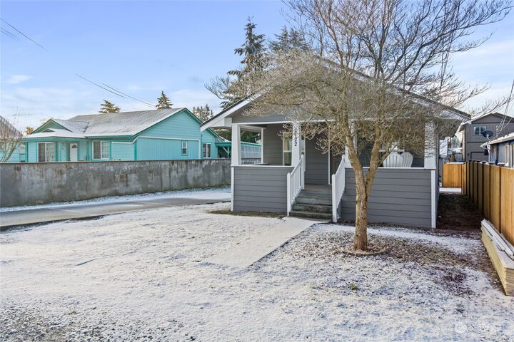 Property Photo:  2122  61st Street SE  WA 98203 