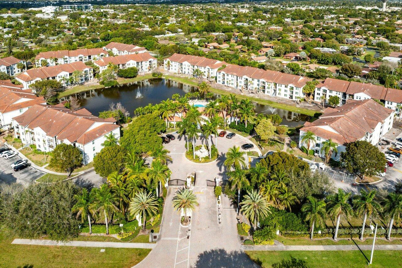 Property Photo: 921 Villa Circle FL 33435