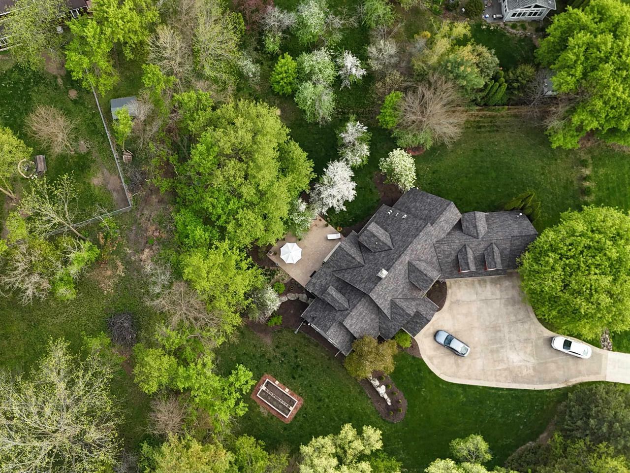 Property Photo:  255 Indian Mound Parkway  WI 53190 