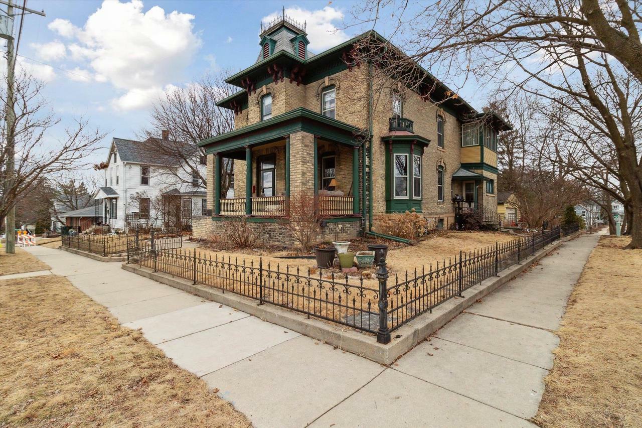 Property Photo:  126 East Washington Street  WI 53589 