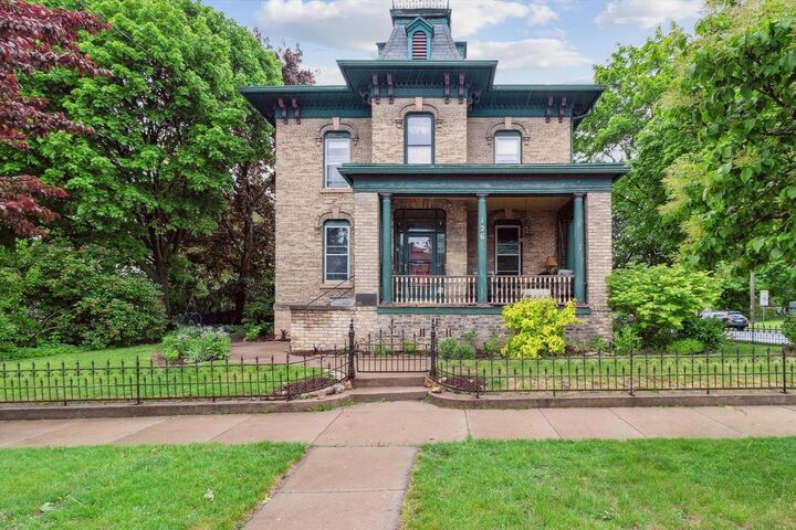 126 East Washington Street  Stoughton WI 53589 photo