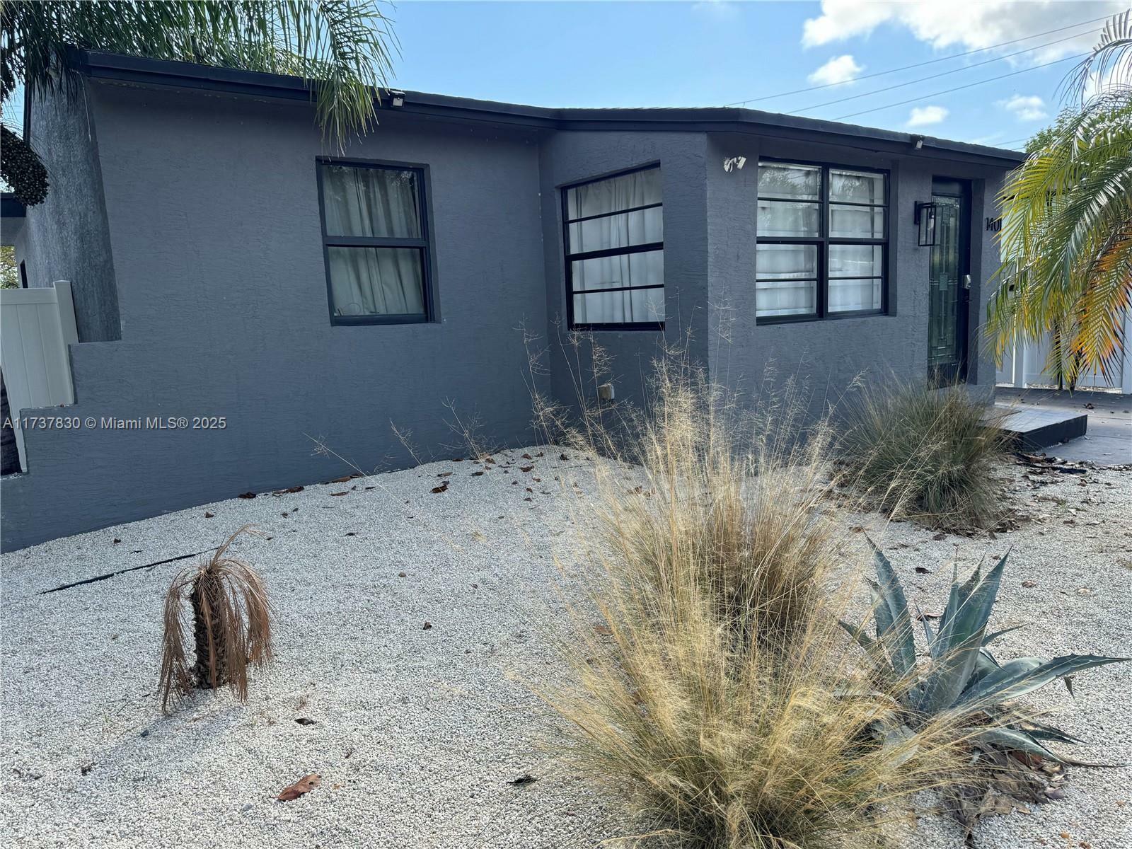 Property Photo:  1401 SW 3rd Ave  FL 33004 