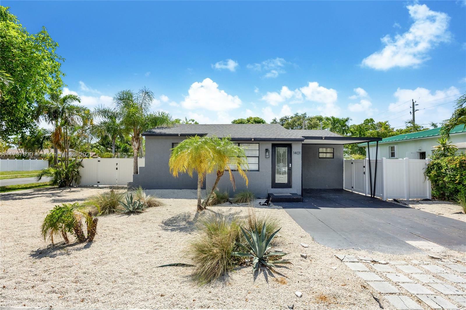 Property Photo: 1401 SW 3rd Ave FL 33004
