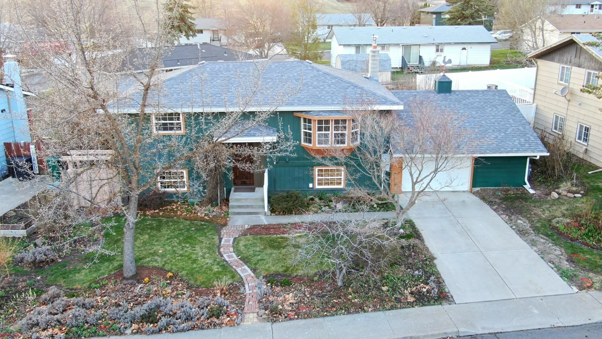Property Photo:  265 Gregory Dr  WA 99004 