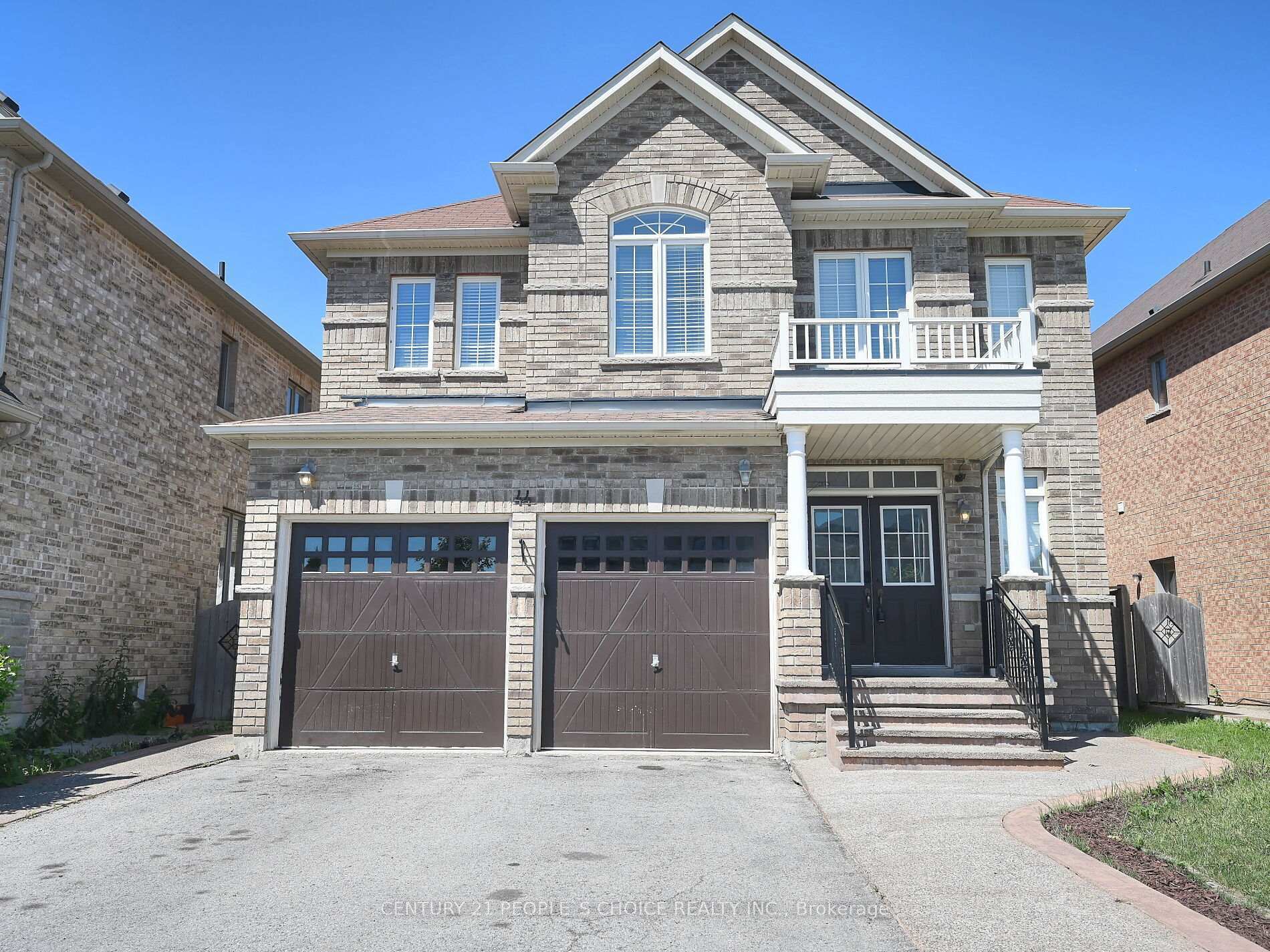 Property Photo: 44 Gardenbrooke Trail ON L6P 3J3