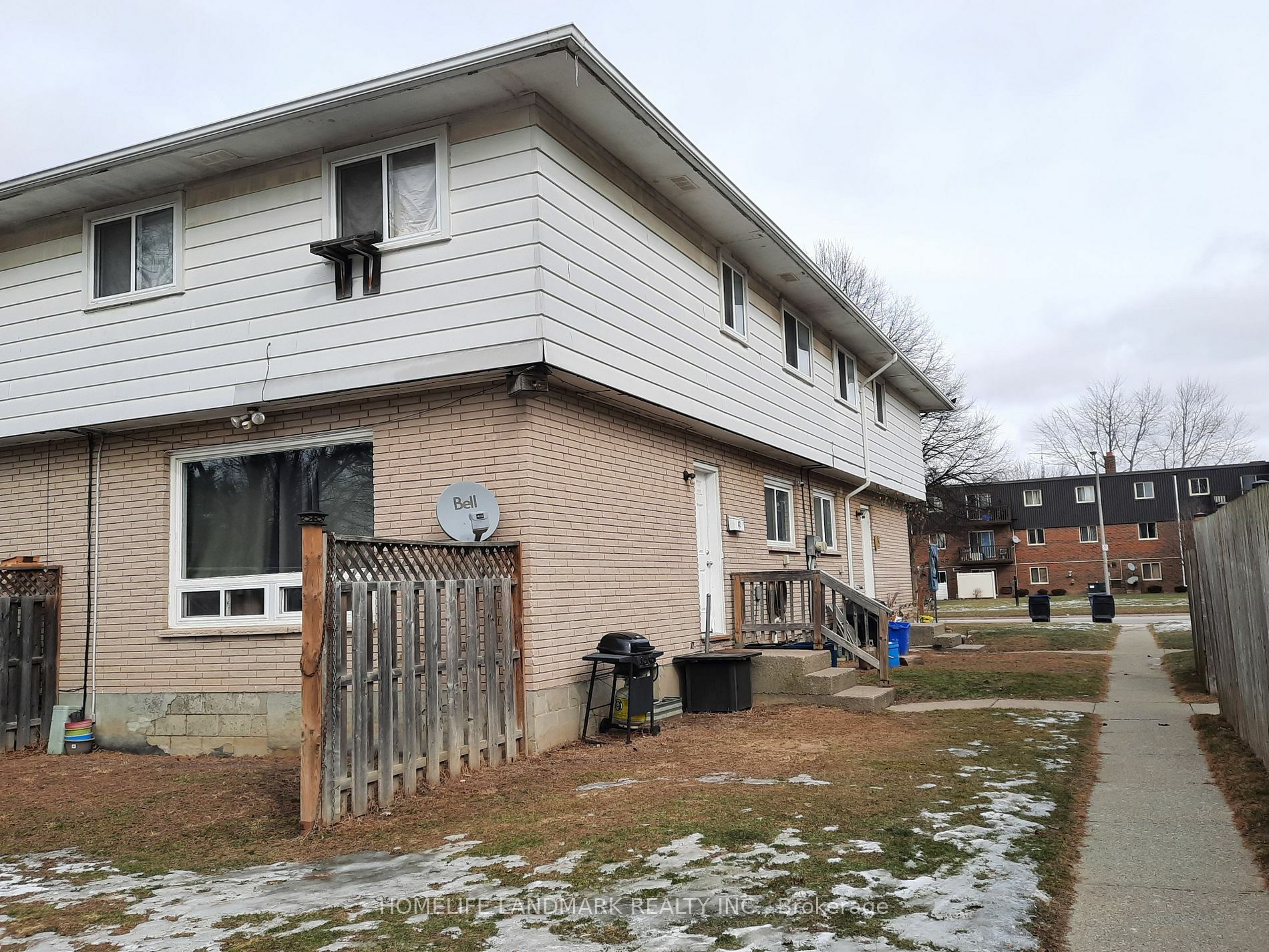 Photo de la propriété:  367 Sandys St  ON N7L 3X8 