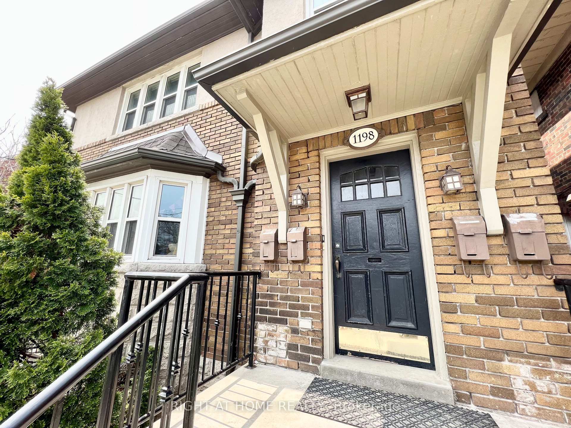 Property Photo: 1198 Avenue Road ON M5N 2G1