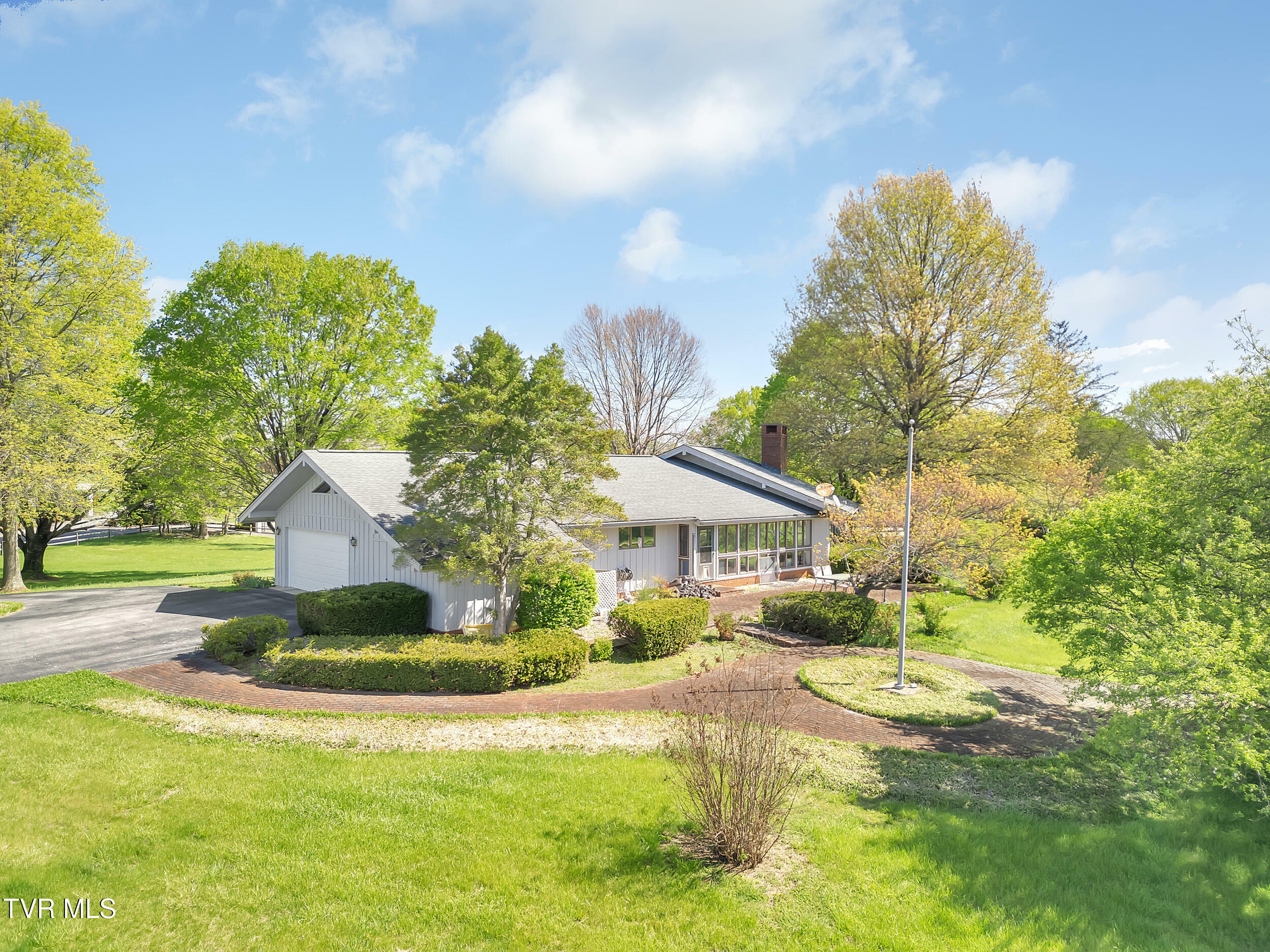 Property Photo: 310 Par Lane TN 37743