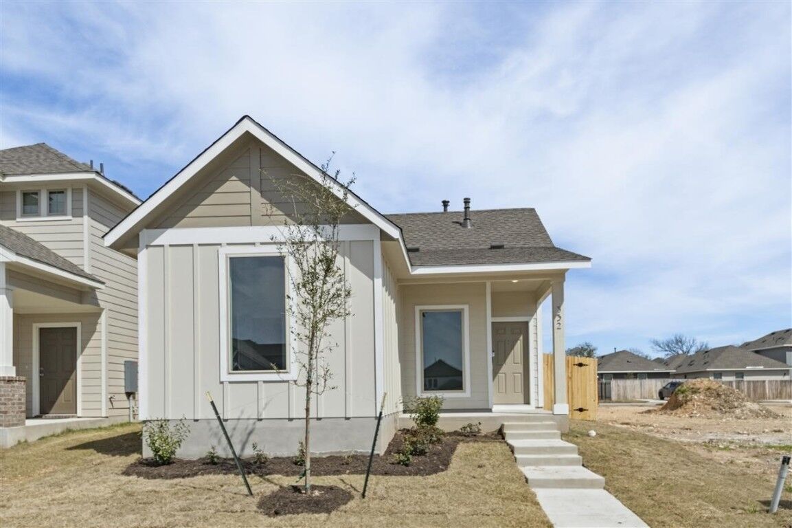 Property Photo:  332 Witchhazel Way  TX 78666 