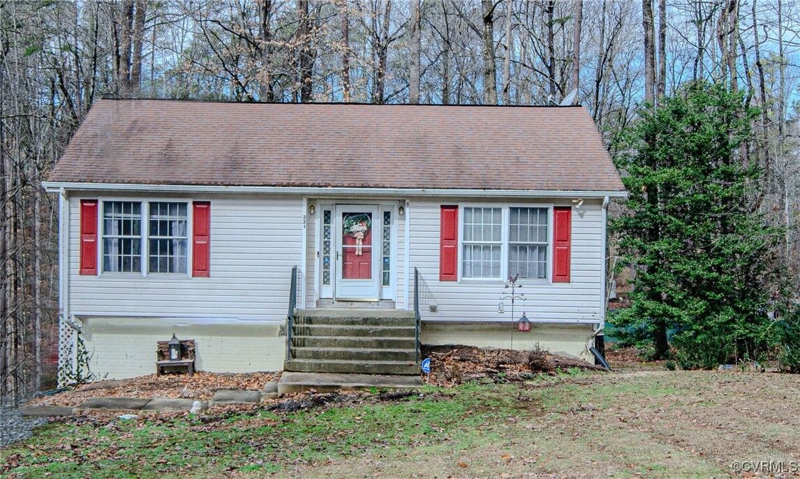 Property Photo:  221 Village Court  VA 22546 